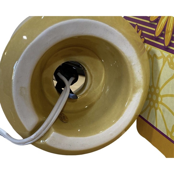 Vintage Great American Embossed Mustard Yellow Daisy Flower Electric Wax Warmer - Picture 8 of 12